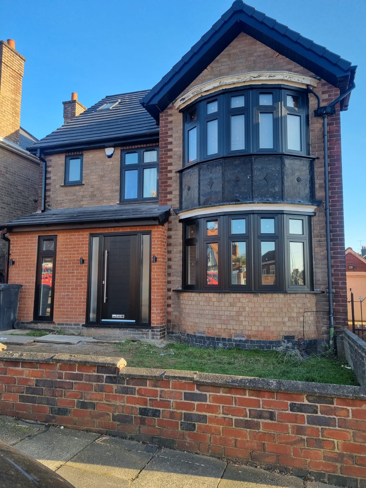 anthracite back of the house windows